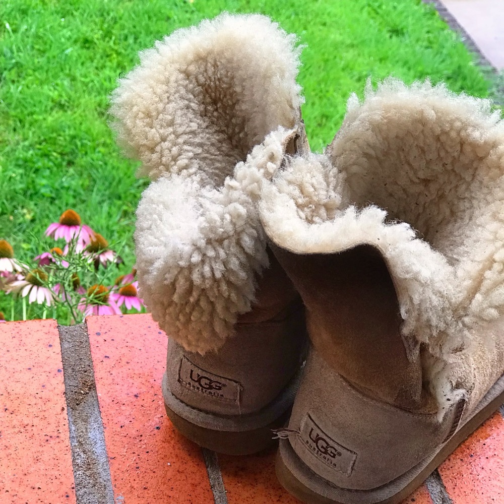 Worn UGG Boots Women Tan Winter (Size: 8 W)